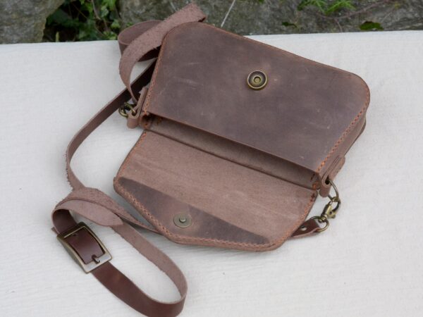 Sac à main en cuir marron vieilli