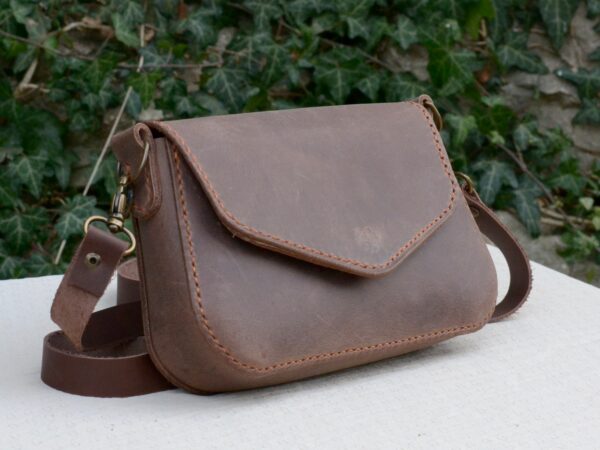 Sac à main en cuir marron vieilli