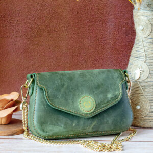 Sac en cuir vert olive et sangle dorée
