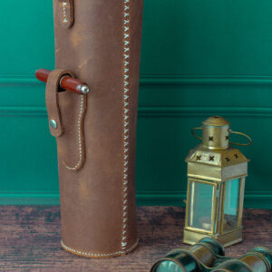 Porte-bouteille en cuir crazy horse marron et son tire-bouchon en bois d'acacia